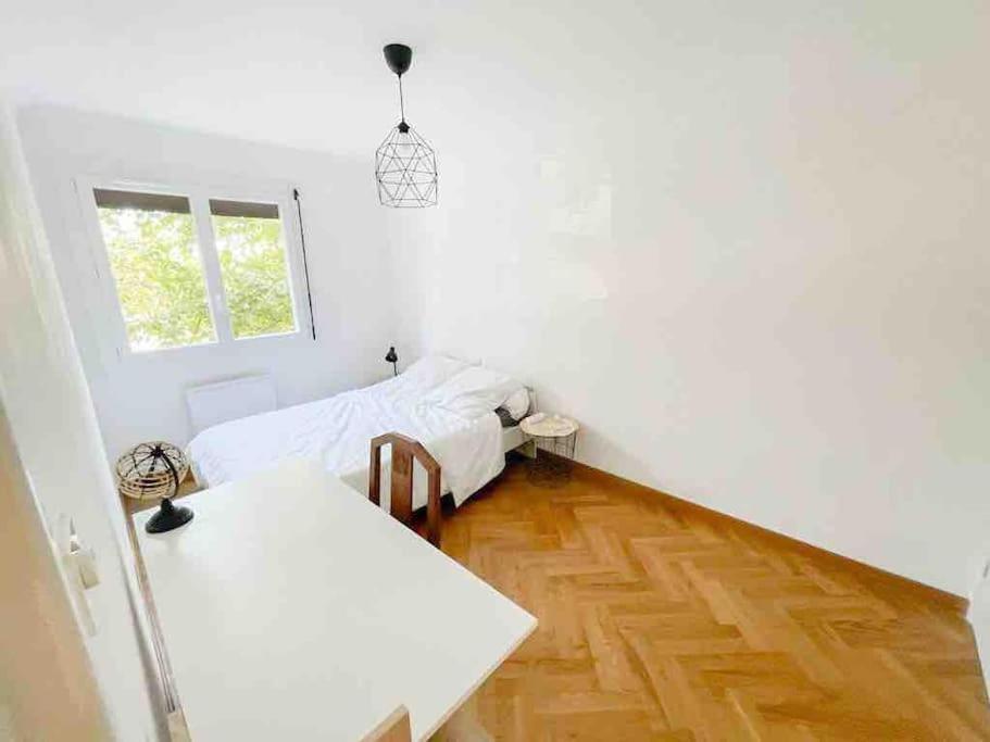 Appartement Spacieux Avec Parking Gratuit แซ็ต ภายนอก รูปภาพ